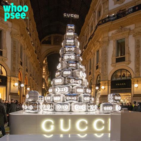 albero natale gucci galleria|Milano, acceso l'albero di Natale firmato Gucci in Galleria Vittorio .